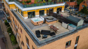 Penthouse with Hot Tub by Cambridge Station